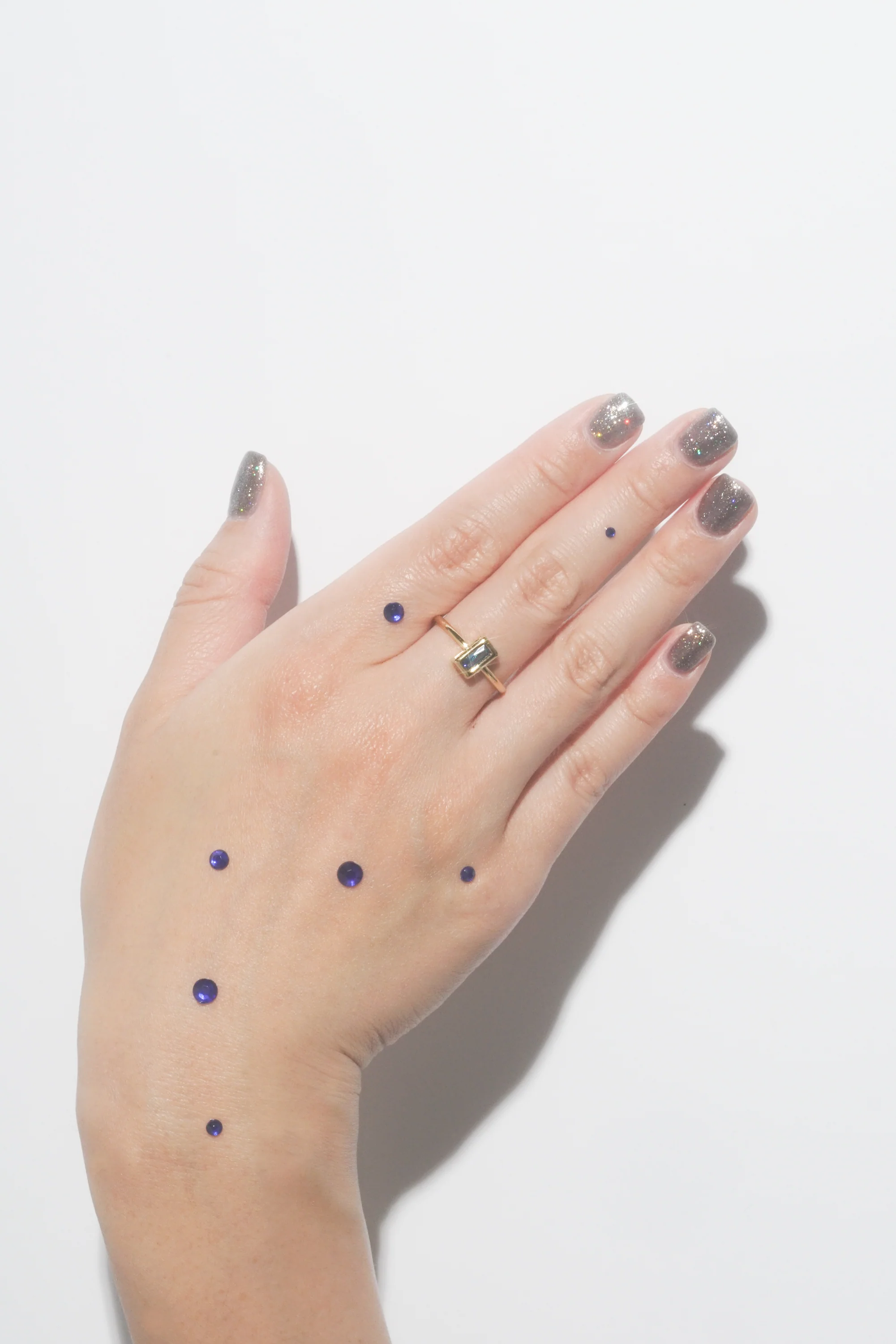 Sapphire Rectangle Bezel Ring - Image 3