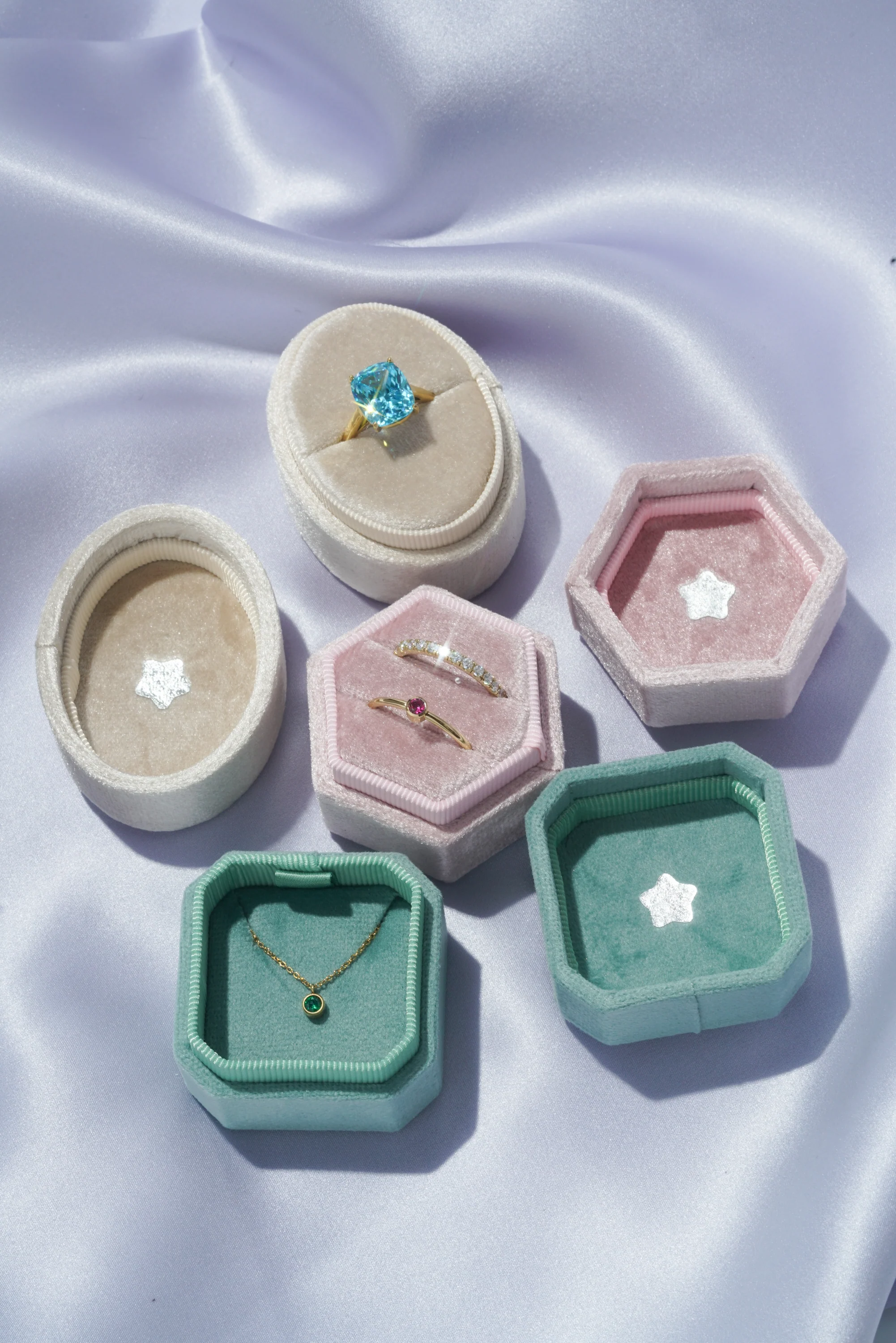 Emerald Jewelry Box - Necklace - Image 5