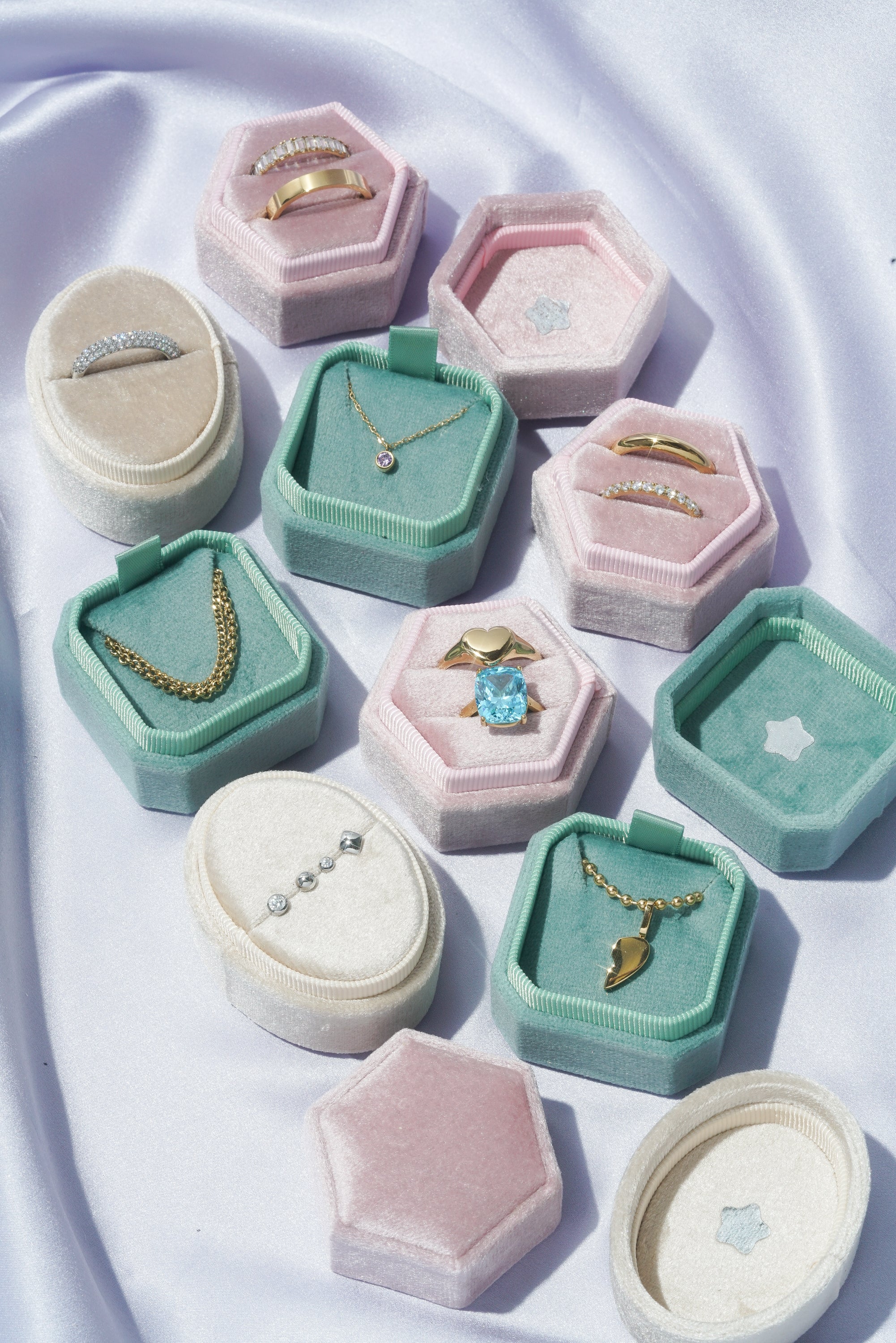 Emerald Jewelry Box - Necklace - Image 6