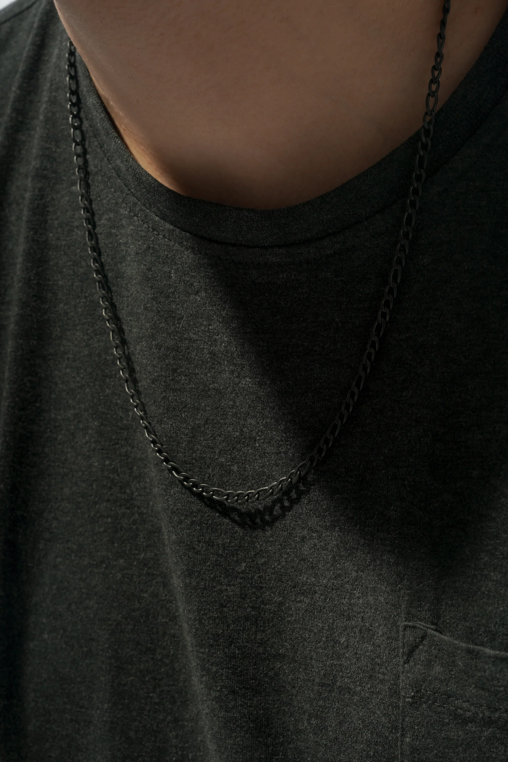Medium Figaro Chain - Image 15