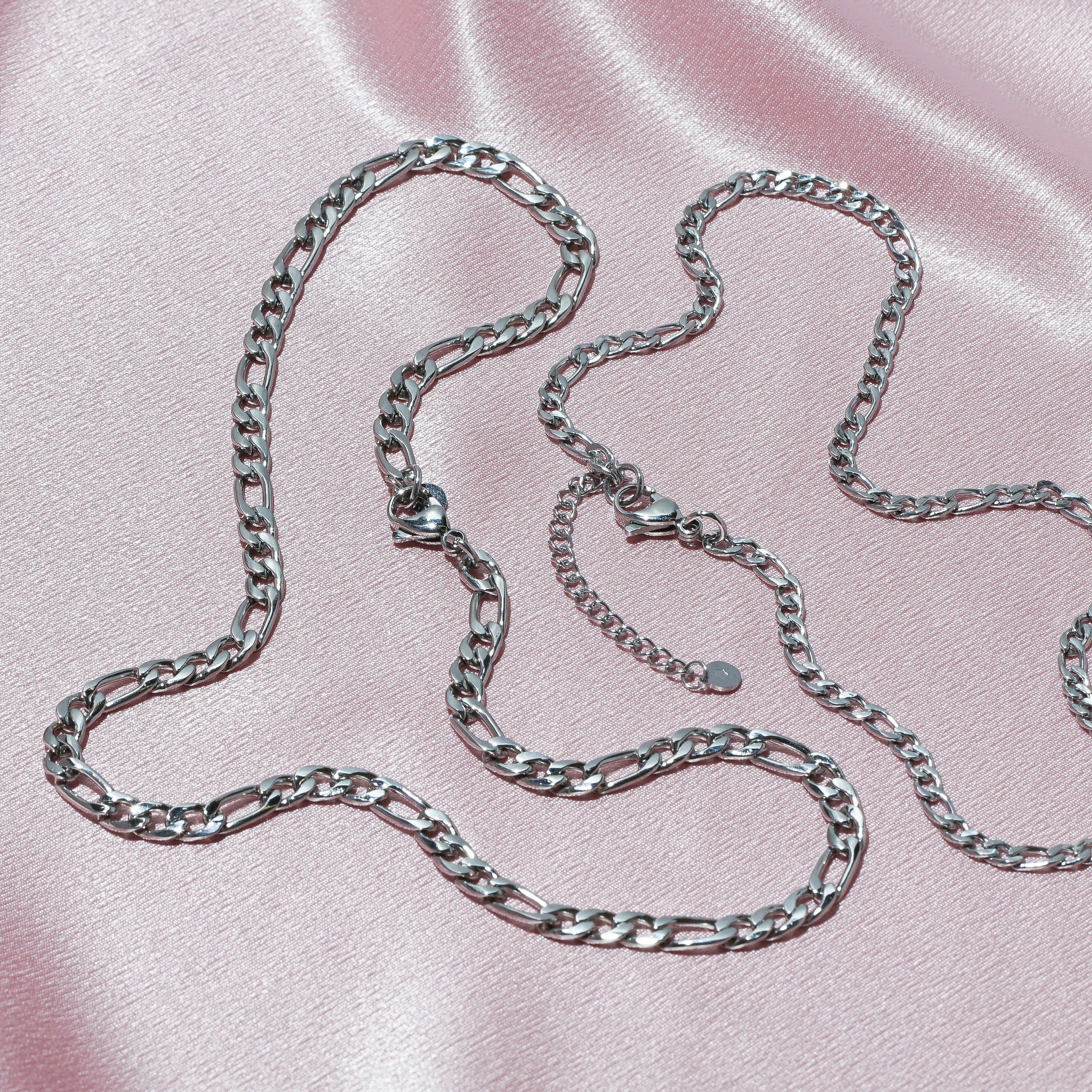 Medium Figaro Chain - Image 4